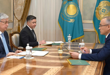 Kassym-Jomart Tokayev holds meeting with Chairman of National Bank