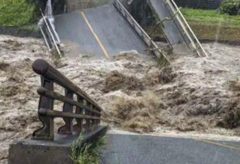 Жапонияда қатты нөсерден 40 метрге жуық үлкен көпір қирады