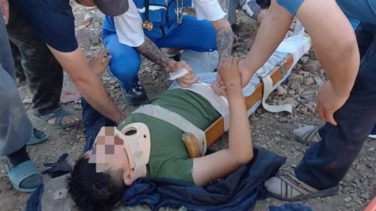 ДТП со сбитыми подростками в Карагандинской области: за рулем была депутат