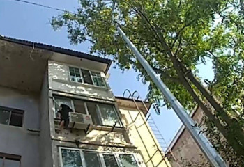 Шымкенттік полицейлер өз-өзіне қол жұмсамақ болған аруды құтқарып қалды