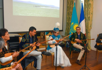 В Париже отметили День домбры