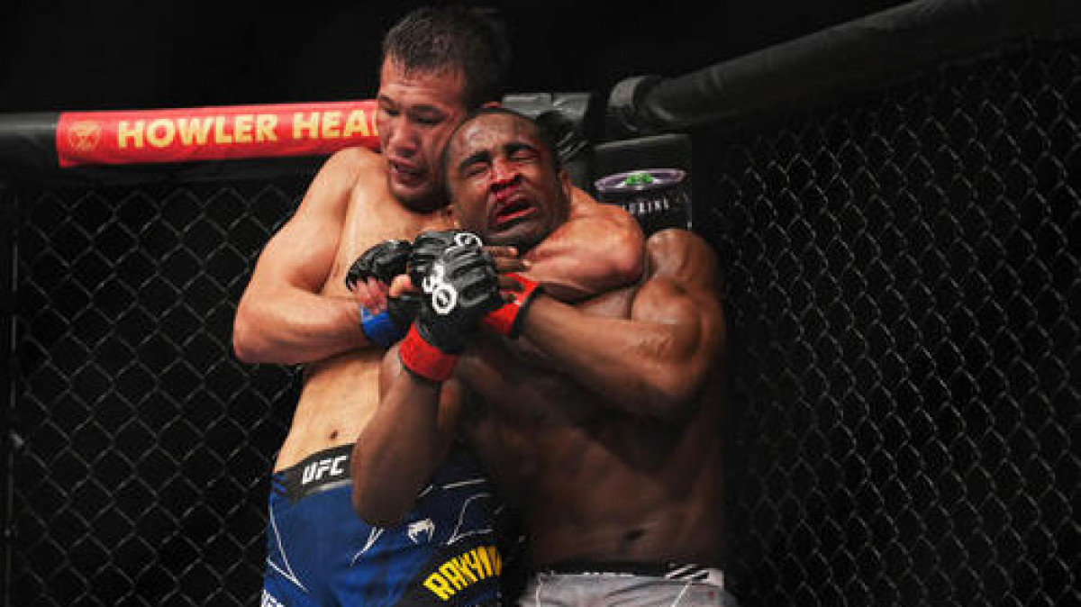 Самый зрелищный бой года: Шавкат Рахмонов вызвал восхищение UFC