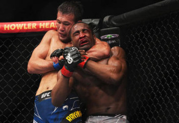 Самый зрелищный бой года: Шавкат Рахмонов вызвал восхищение UFC