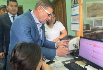 Депутат Мажилиса Сергей Пономарев посетил Институт сейсмологии