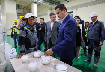 Алихан Смаилов ознакомился с деятельностью газохимкомплекса в Атырау