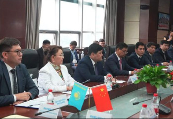 Ауезов университет подписал меморандум с Сианьским университетом международных исследований