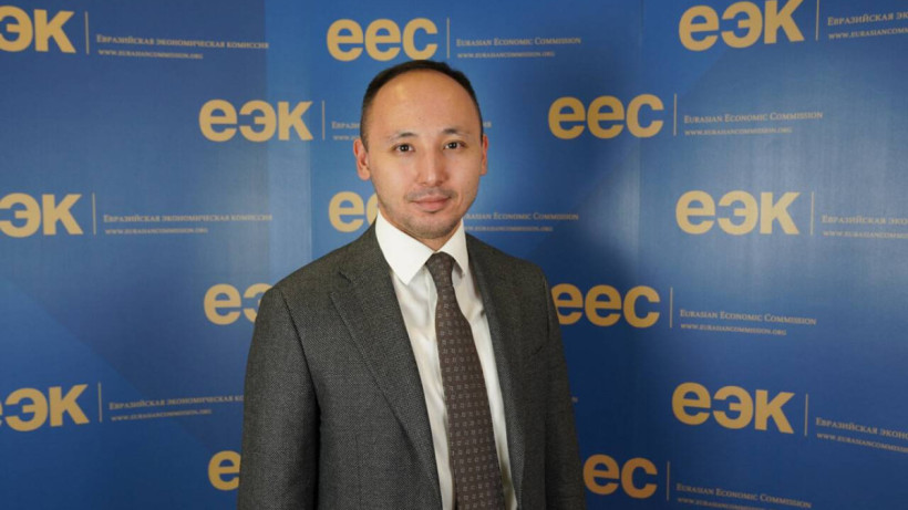  Ермек Қуантыров 