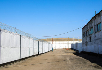 «Хотел, чтобы ее отправили умирать домой»: адвокат в Астане не может добиться освобождения онкобольной