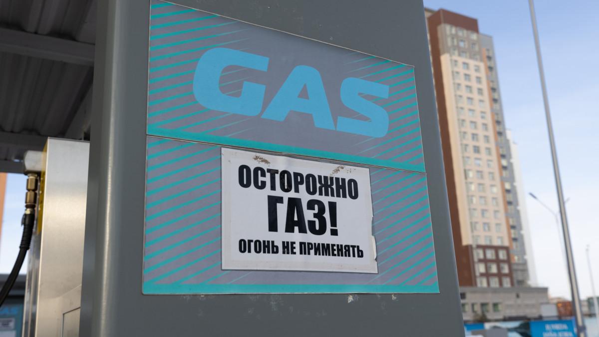 В Абайской области решили проблему с дефицитом бензина