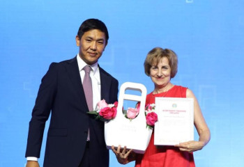 Астанада үздік дәрігерлер салтанатты түрде марапатталды