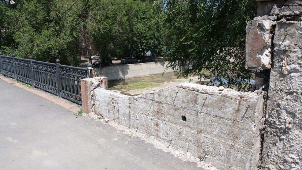 В Алматы опасный мост через Большой алматинский канал не ремонтировался 40 лет