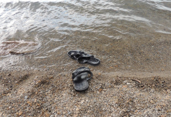 Месяц спасатели ищут тело подростка в реке Урал