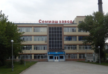 Работникам машиностроительного завода в Семее пообещали отдать долги по зарплате до сентября