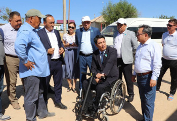 Депутат салынып жатқан екі мектептің құрылыс жұмысын тексерді