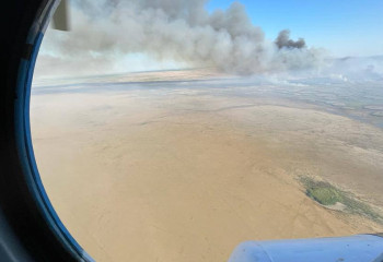 Более 140 тонн воды сбросили на горящий камыш в Акмолинской области