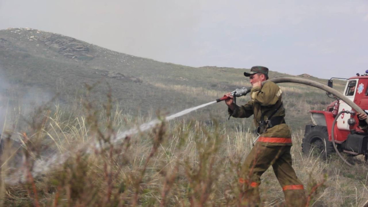 20 раз за неделю выезжали на загорания сухой травы пожарные ВКО