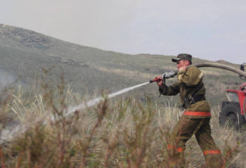 20 раз за неделю выезжали на загорания сухой травы пожарные ВКО
