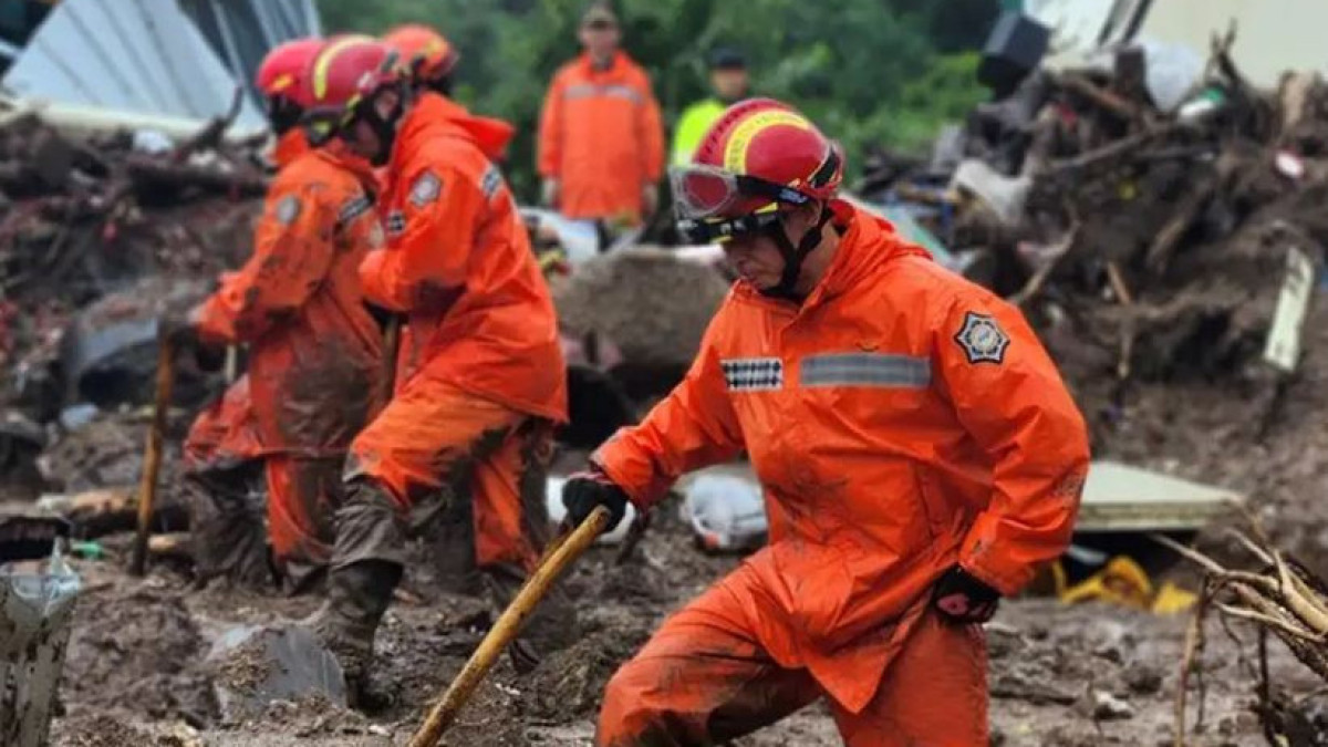 В Южной Корее из-за наводнения и оползней погибли 22 человека