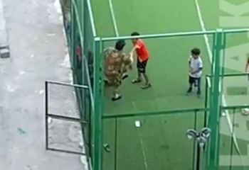 64-летняя бабушка побила обидчика своего внука