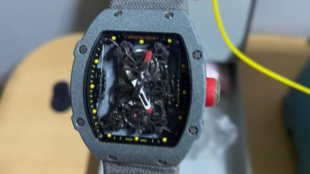Конфискованные у экс-зятя Сагинтаева швейцарские часы со второй попытки продали на торгах почти за 200 млн тенге
