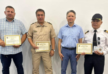 Глава МЧС наградил участников тушения пожаров в 