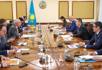 Проекты будущего расширения месторождения Кашагана обсудили Алихан Смаилов и Оливье Лазар