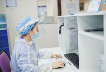 Қарағандыда екі жасар баланың мұрнынан дәрігерлер 10 тірі құрт алып шықты