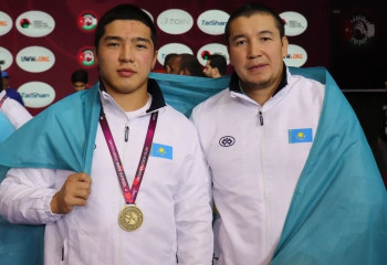 Казахстан занял третье место на молодежном ЧА по вольной борьбе