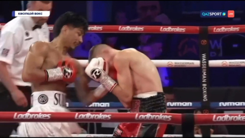  Кадр из видеотрансляции боя на канале Qazsport 