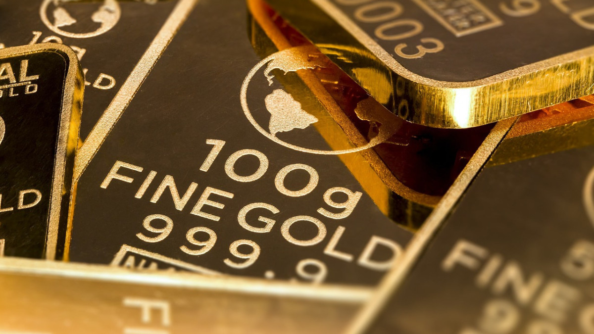 Около 2 800 золотых слитков продано в июне в Казахстане