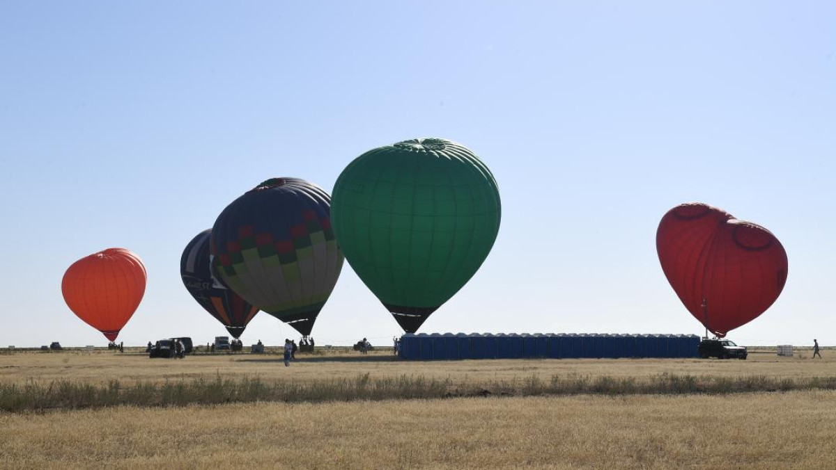 В Конаеве прошел  фестиваль воздушных шаров «Небо тысячи красок»
