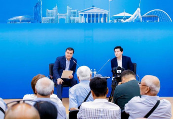 Аким Астаны встретился с жителями микрорайона Жагалау