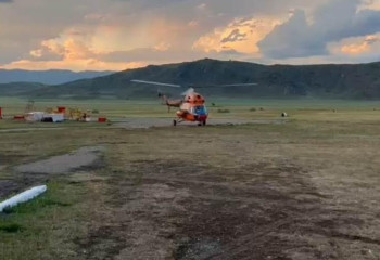 ШҚО-да та ішінде аттан құлап мертіккен қыз баланы ауруханаға тікұшақпен жеткізді