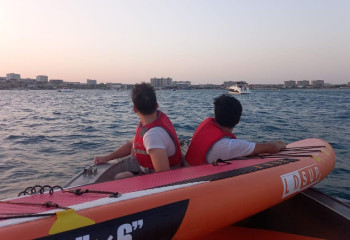 Ақтауда жағалаудан ұзап кеткен екі жасөспірімді құтқарушылар су ортасынан тауып алды