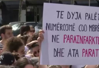 Студенты-медики протестуют в Албании из-за пятилетней отработки на родине