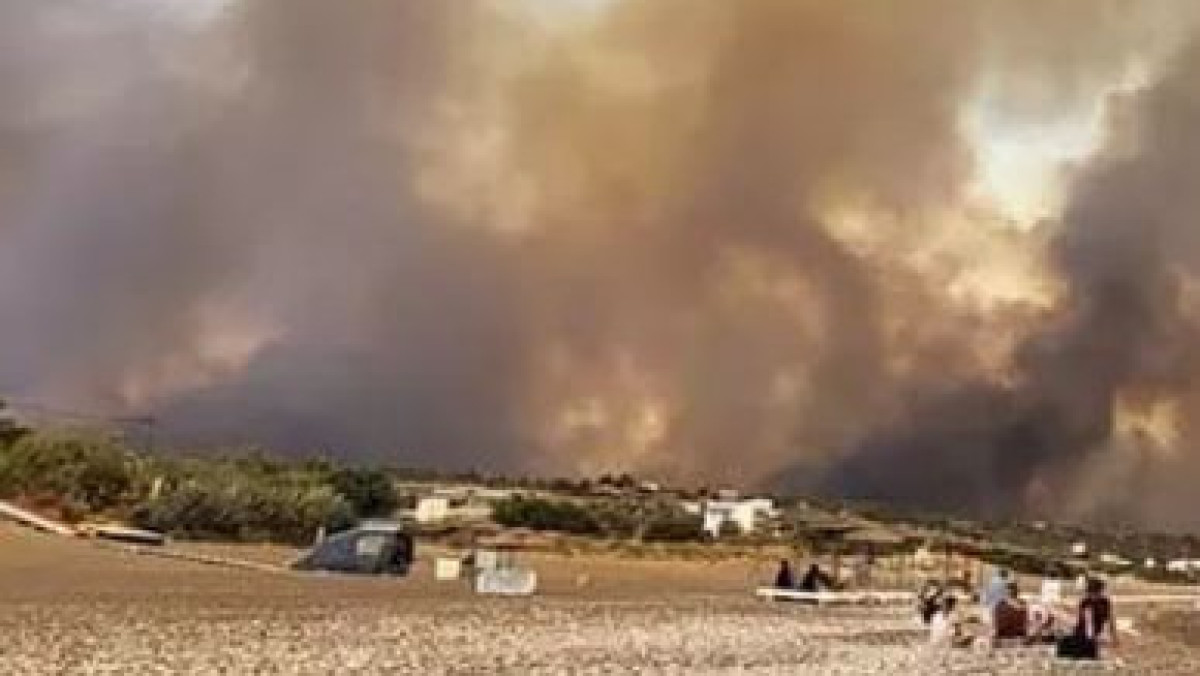 Лесной пожар на Родосе: 30 000 человек были эвакуированы