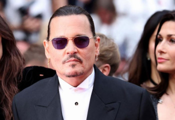 Әйгілі актер Джонни Депп қонақ үй бөлмесінде ес-түссіз жатқан жерінен табылды