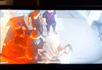 Атырауда рестобар күзетшілері қызды жабылып соққыға жыққан