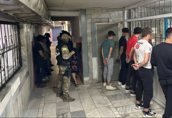 42 человека после «уличных разборок» доставили в участок полицейские в Караганде