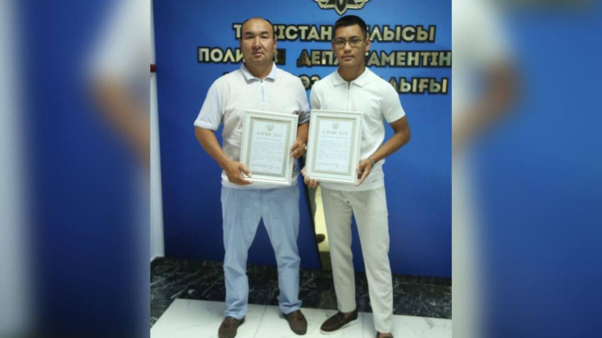 Двух граждан, спасших людей в ДТП, наградили в Туркестанской области