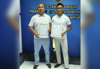 Двух граждан, спасших людей в ДТП, наградили в Туркестанской области