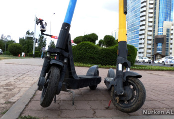 Атырауда самокатпен көлікке соқтығысқан 2 жасөспірімнің бірі жансақтау бөліміне түсті