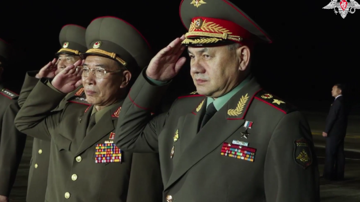 Ресей қорғаныс министрі Солтүстік Кореяға барды