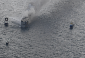 Бортында 3 мың көлік болған кеме өртке оранды