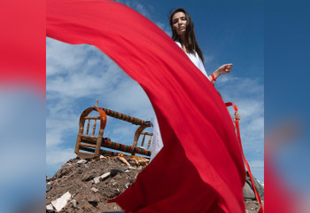 Қоқыстан бесік тауып алған Жұлдыз Әбдукәрімова көз жасын тыя алмады