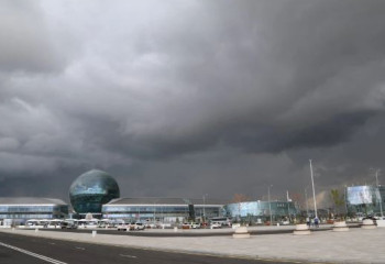 Штормовое предупреждение объявили в 15 регионах Казахстана из-за жары