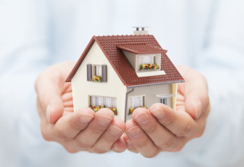 Как выгодно продать загородный дом, рассказал эксперт