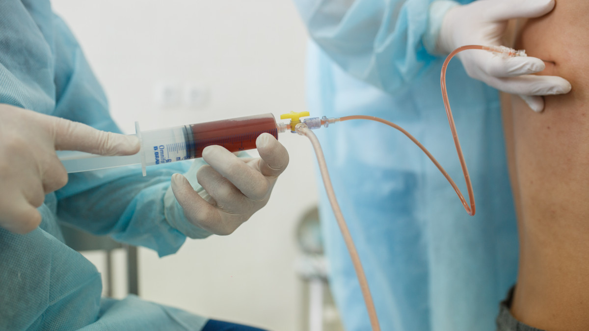 Заражение ВИЧ в алматинской больнице: главврача отстранили от работы, несколько человек уволили