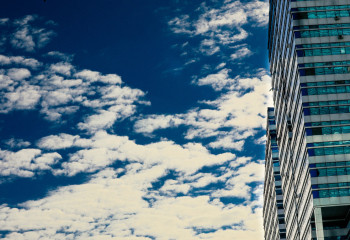 Жару и неустойчивую погоду обещают казахстанцам в воскресенье