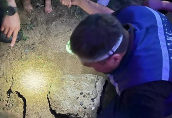 Рука трехлетнего малыша застряла в яме у трансформатора